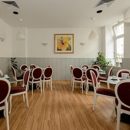 City Hotel-Pension Brandenburg Brandenburg  المظهر الخارجي الصورة